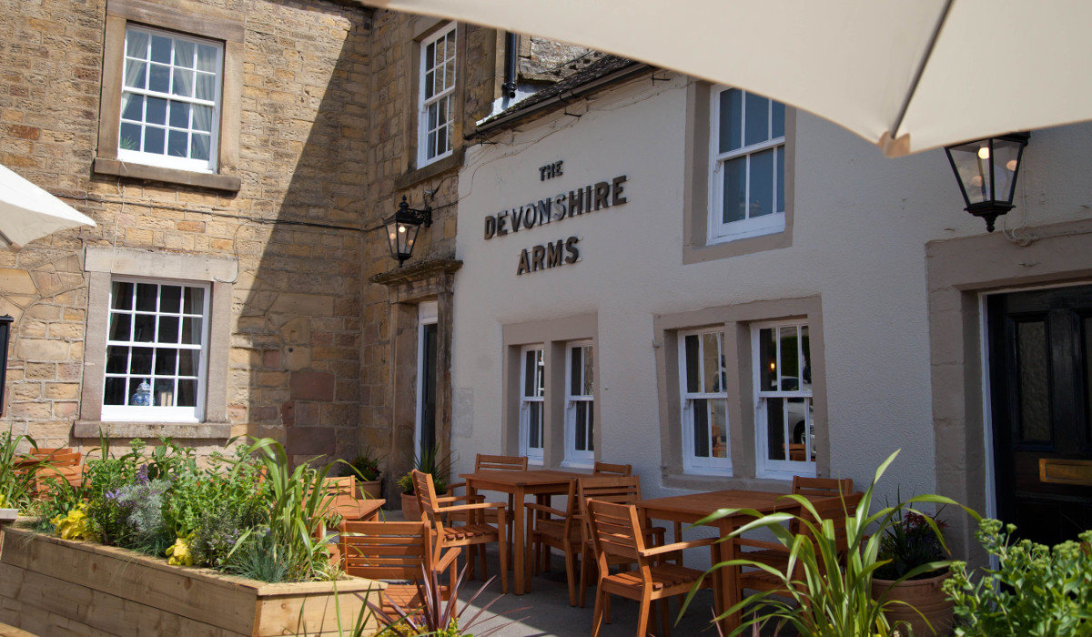 devonshire arms hartington external seating